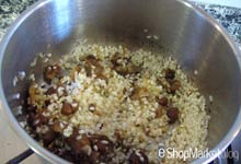 Menú de recetas: añadimos el arroz y rehogamos.