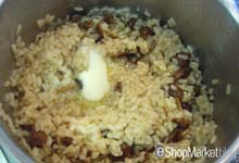 Menú de recetas: añadimos al Risotto la mantequilla y el Parmesano.