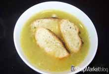 Menú de recetas: añadimos a la sopa tres rebanadas de pan tostado.