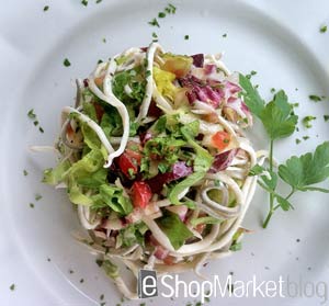 Menú de recetas: ensalada de gulas con cebolleta y mezclum