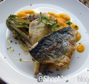 Dorada a la plancha con cogollos, salsa de zanahoria y coco, menú de recetas