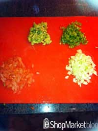 Menú de recetas: picamos los ingredientes para nuestra ensalada de arroz a daditos Menú de recetas: picamos los ingredientes para nuestra ensalada de arroz a daditos