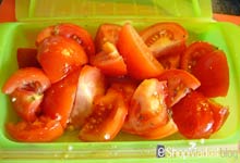 Menú de recetas: asamos los tomates en el horno para el gazpacho marinero durante una hora